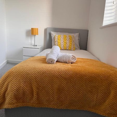 شقة Superb Modern Flat In Northampton, Parking &Ev المظهر الخارجي الصورة