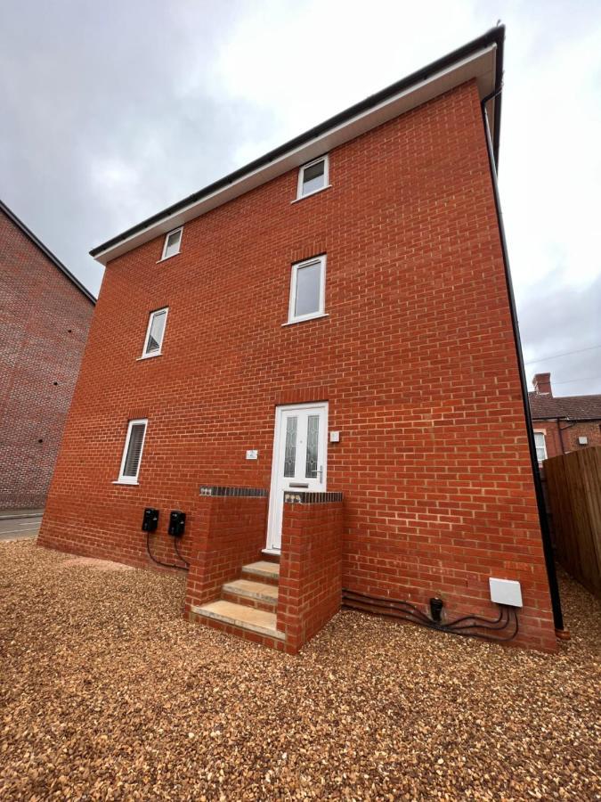شقة Superb Modern Flat In Northampton, Parking &Ev المظهر الخارجي الصورة